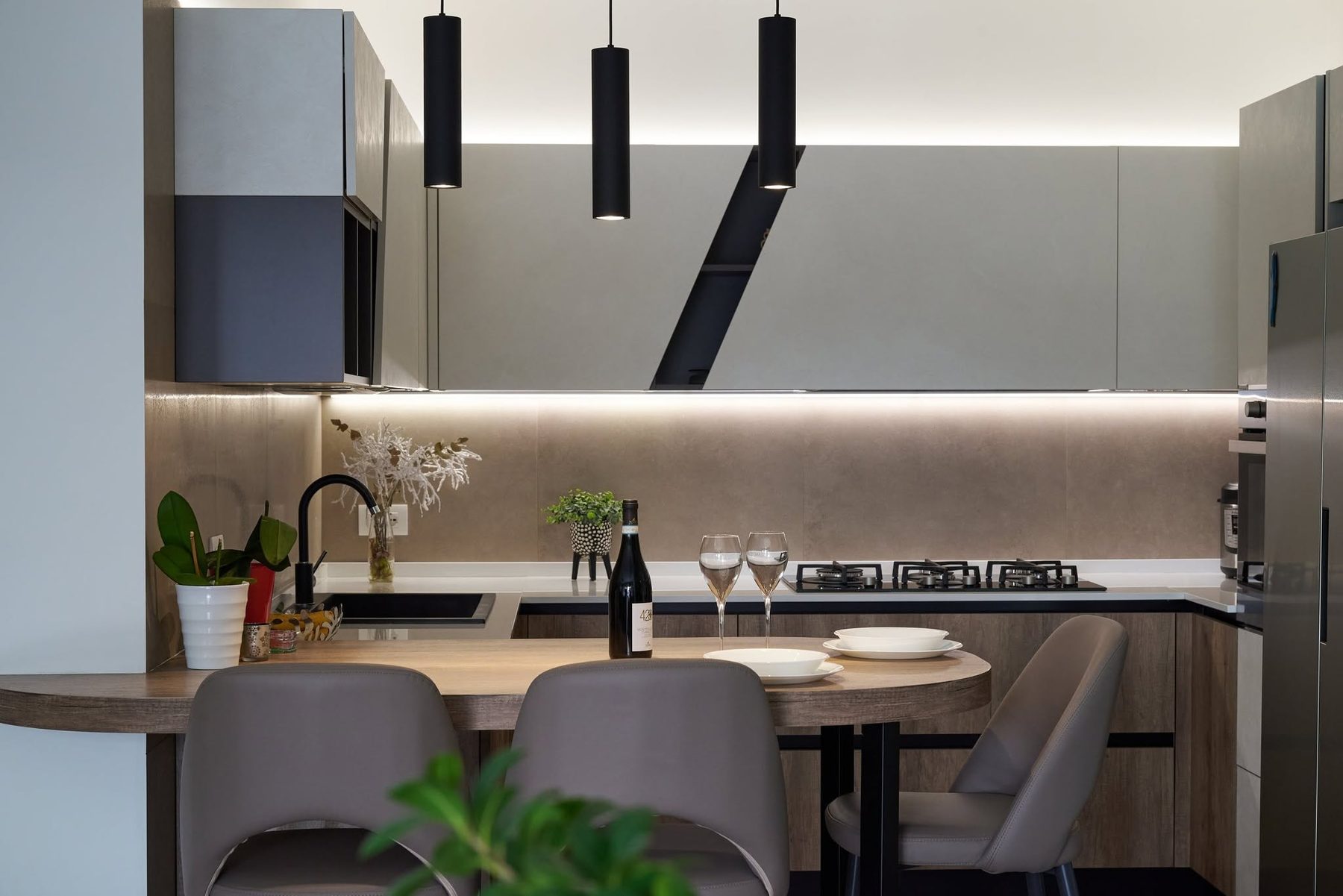 La cucina che diventa tavolo — ARAN cucine Store Pescara