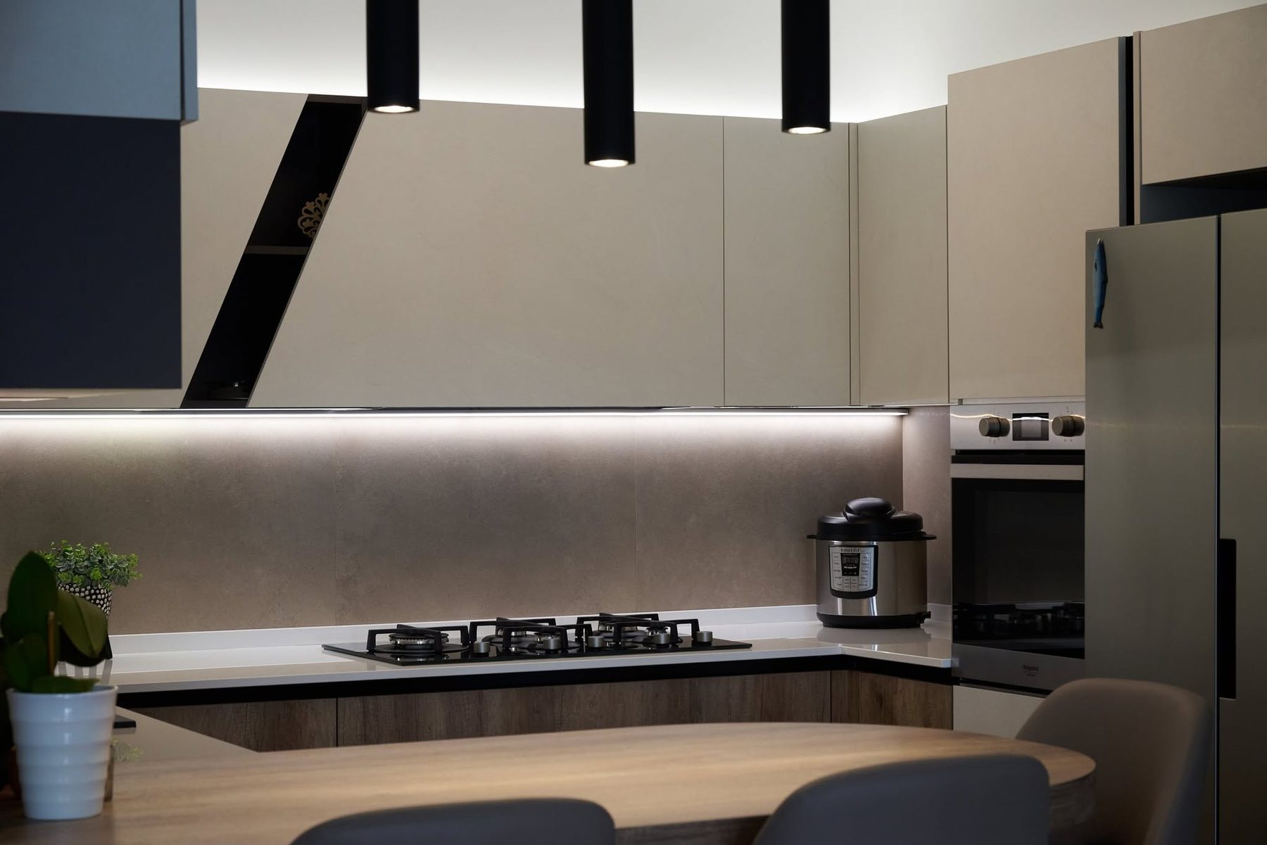 La cucina che diventa tavolo — ARAN cucine Store Pescara